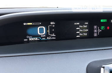 Хетчбек Toyota Prius 2016 в 