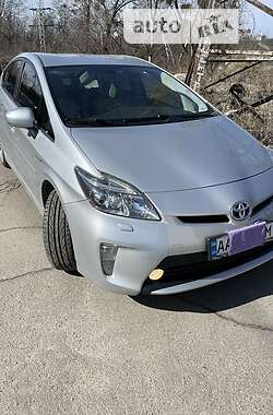 Хэтчбек Toyota Prius 2014 в 