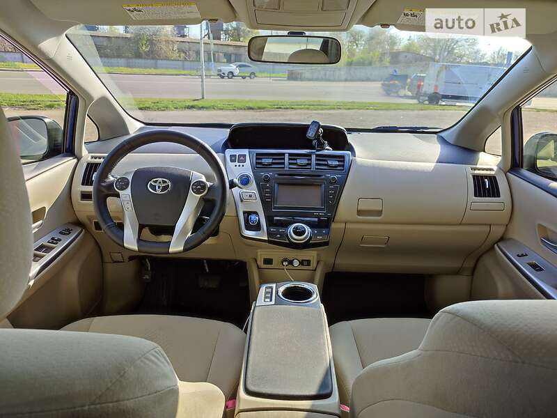 Универсал Toyota Prius 2012 в Львове