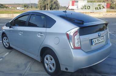 Хэтчбек Toyota Prius 2012 в 