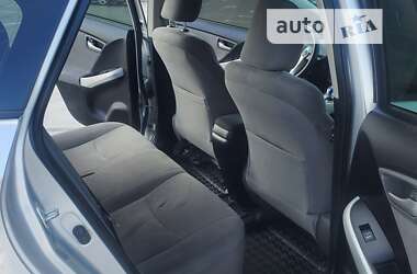 Хэтчбек Toyota Prius 2012 в 