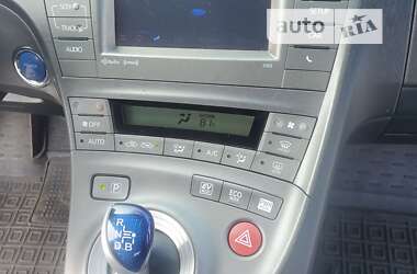 Хэтчбек Toyota Prius 2012 в 