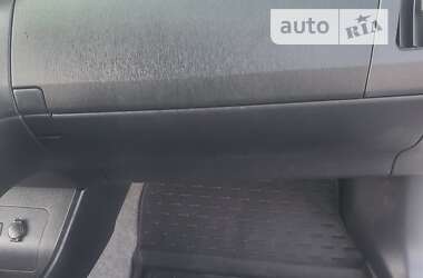 Хэтчбек Toyota Prius 2012 в 