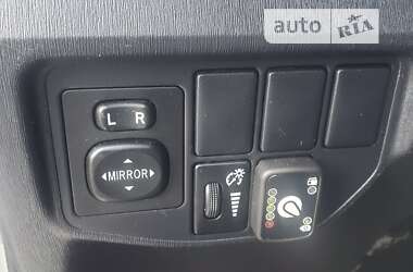 Хэтчбек Toyota Prius 2012 в 