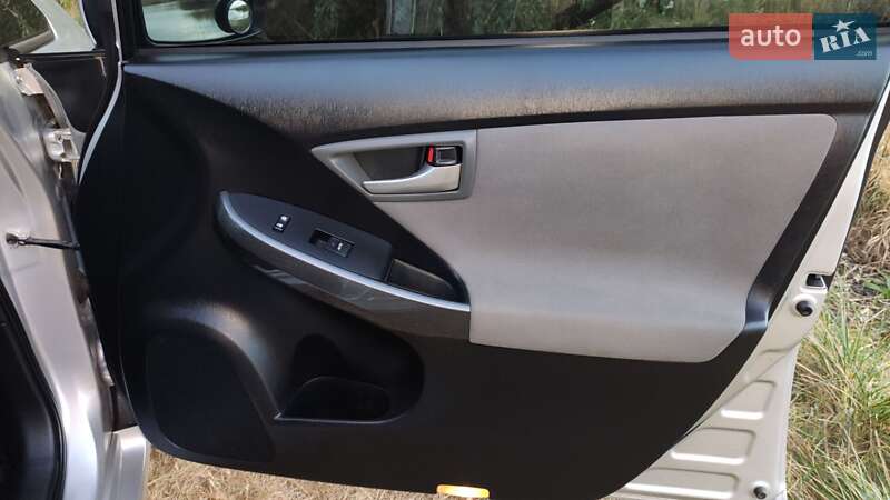 Хетчбек Toyota Prius 2013 в Миколаєві