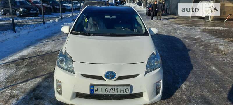 Хэтчбек Toyota Prius 2010 в 