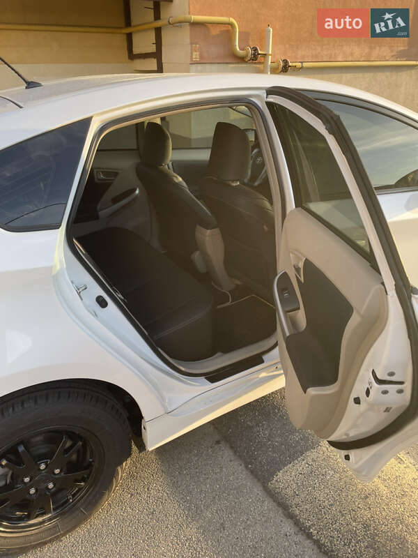 Хэтчбек Toyota Prius 2012 в Киеве