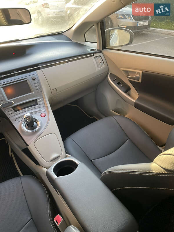 Хэтчбек Toyota Prius 2012 в Киеве