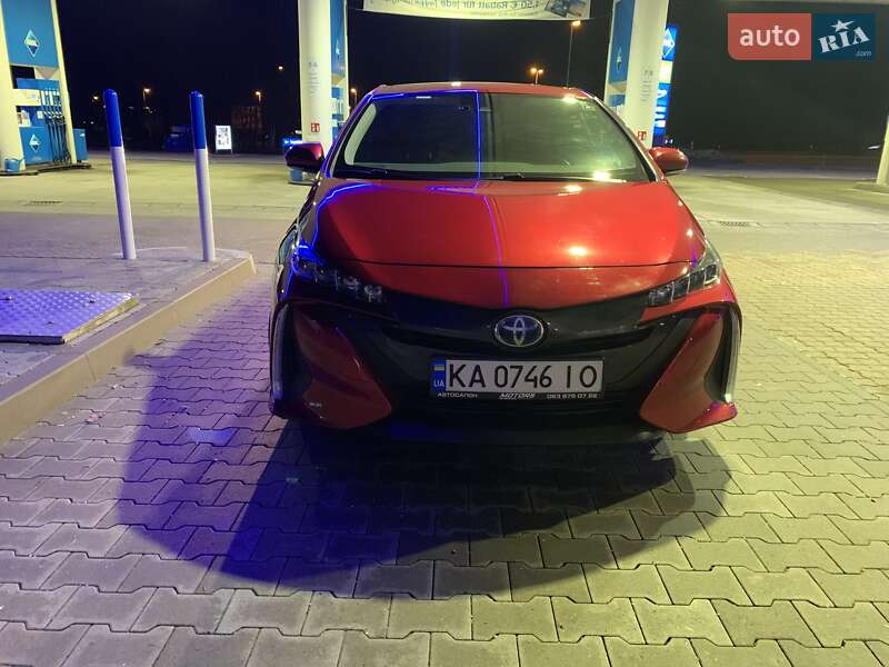 Хэтчбек Toyota Prius 2017 в Львове
