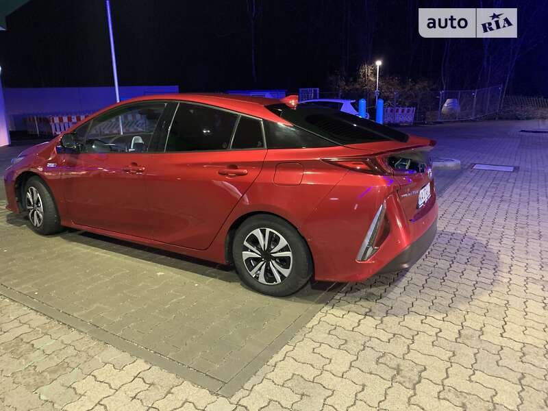 Хэтчбек Toyota Prius 2017 в Львове