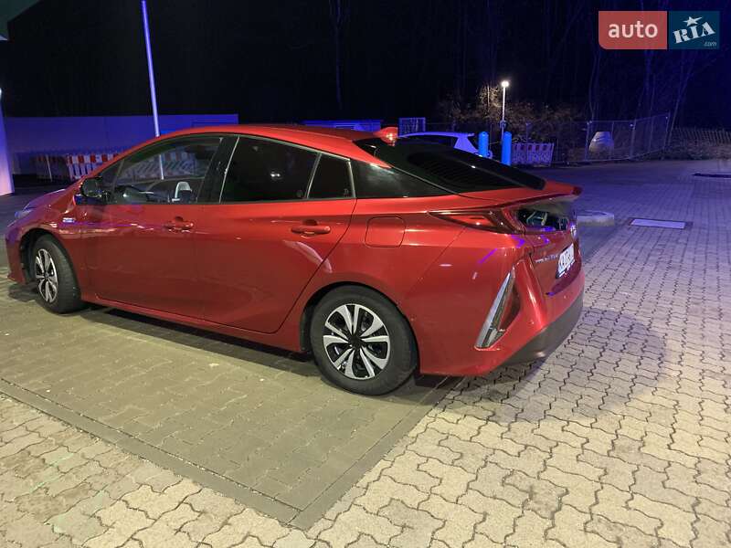 Хэтчбек Toyota Prius 2017 в Львове