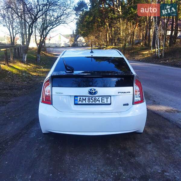 Хэтчбек Toyota Prius 2014 в Житомире