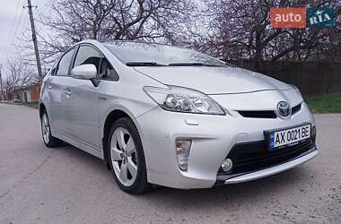 Хэтчбек Toyota Prius 2014 в 