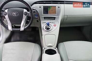 Хэтчбек Toyota Prius 2014 в 