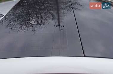 Хэтчбек Toyota Prius 2014 в 