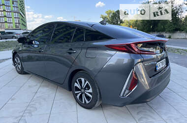 Хетчбек Toyota Prius 2017 в Києві