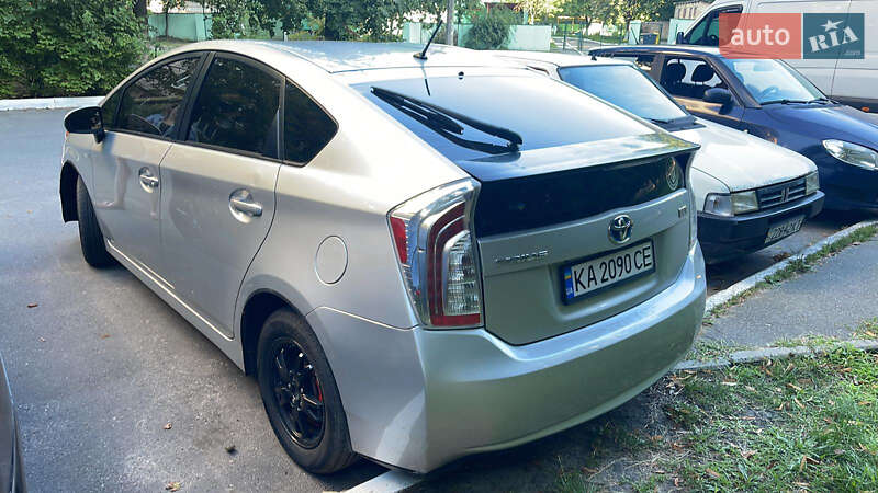 Хетчбек Toyota Prius 2015 в Києві