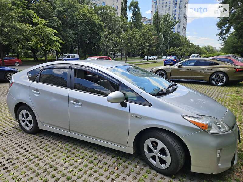 Хэтчбек Toyota Prius 2013 в Киеве