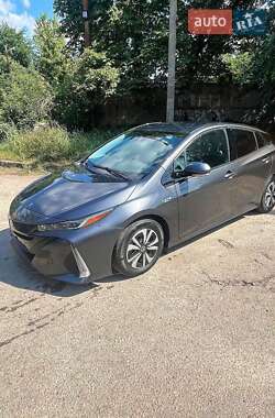 Хэтчбек Toyota Prius 2017 в Киеве