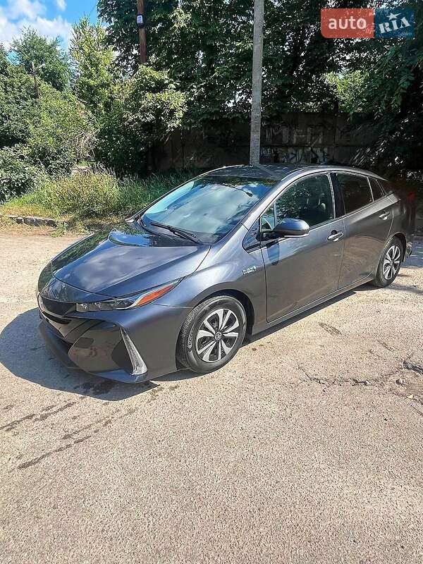 Хетчбек Toyota Prius 2017 в Києві
