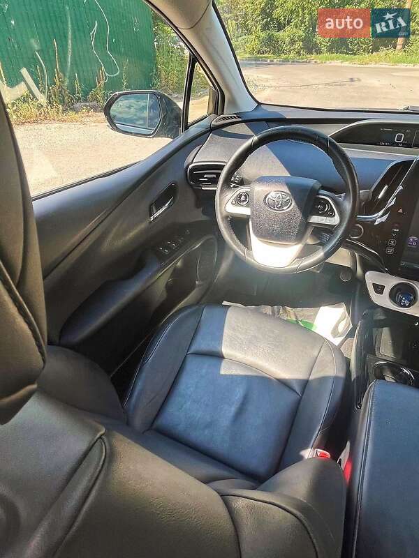 Хетчбек Toyota Prius 2017 в Києві