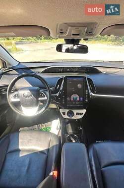 Хэтчбек Toyota Prius 2017 в Киеве