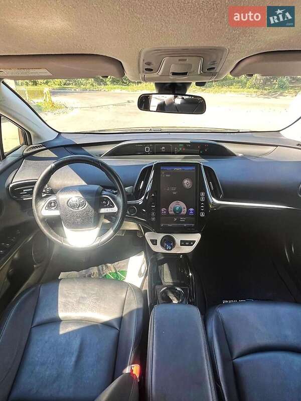 Хетчбек Toyota Prius 2017 в Києві