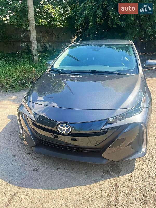 Хетчбек Toyota Prius 2017 в Києві