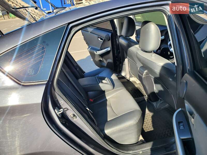 Хетчбек Toyota Prius 2013 в Дніпрі