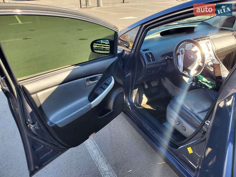 Хетчбек Toyota Prius 2013 в Дніпрі