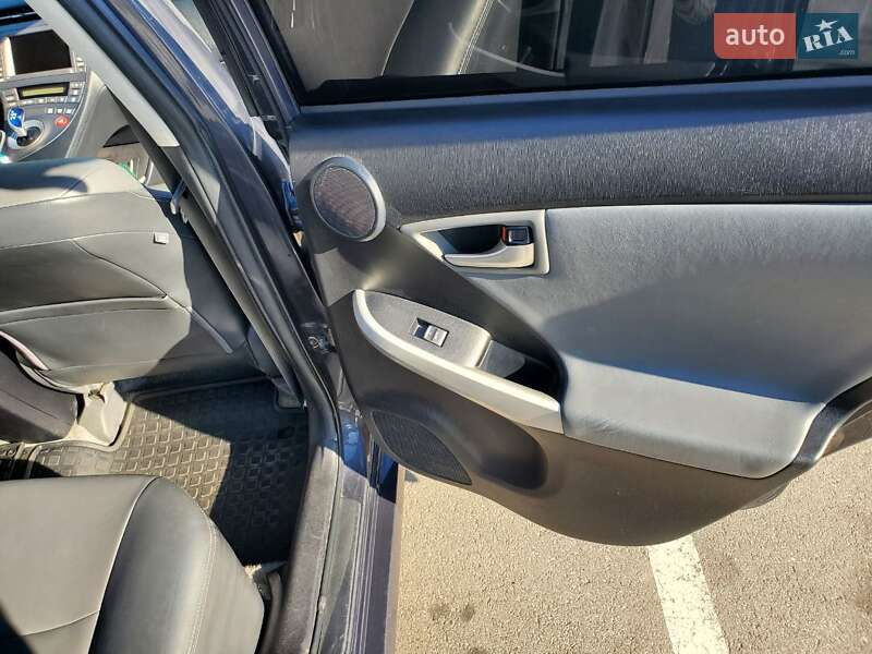 Хетчбек Toyota Prius 2013 в Дніпрі