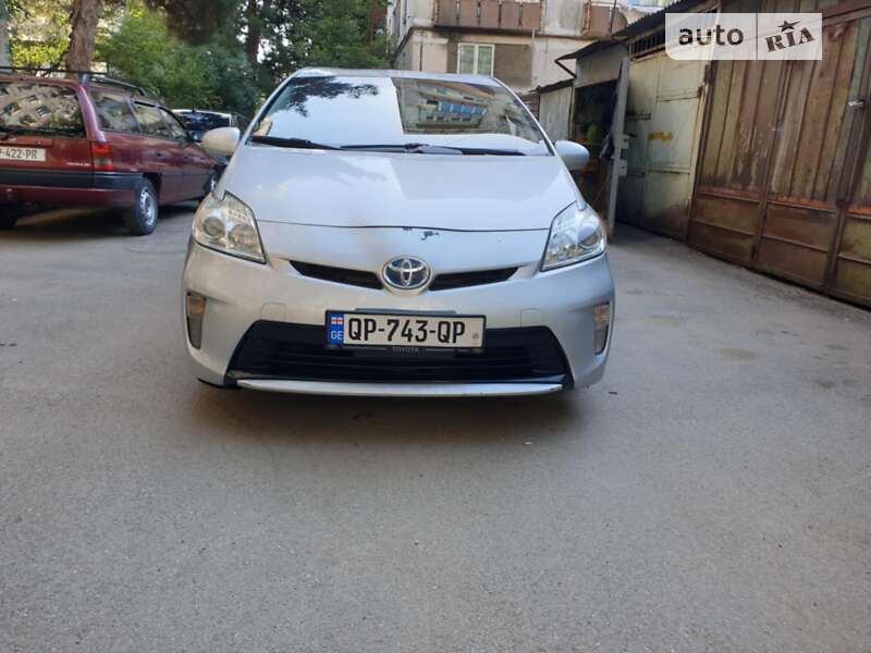 Хэтчбек Toyota Prius 2014 в Николаеве