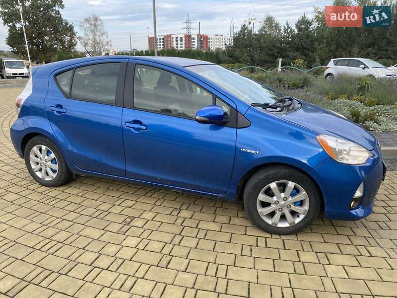 Хэтчбек Toyota Prius 2012 в Луцке