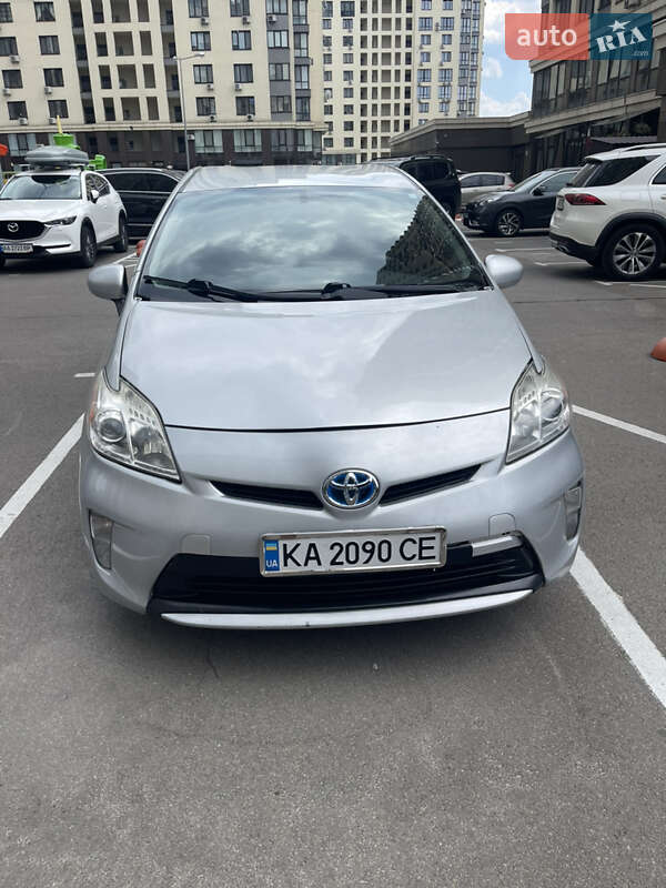 Хетчбек Toyota Prius 2015 в Києві