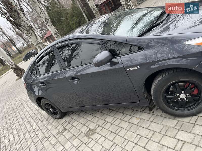 Хетчбек Toyota Prius 2014 в Дніпрі
