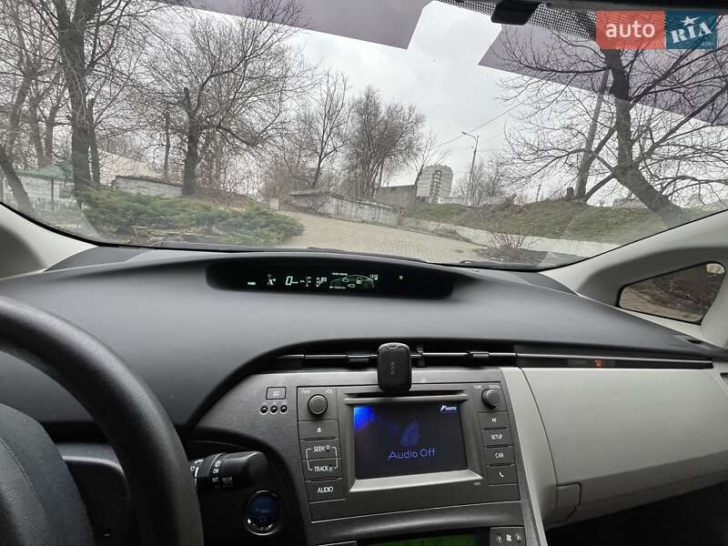 Хетчбек Toyota Prius 2014 в Дніпрі
