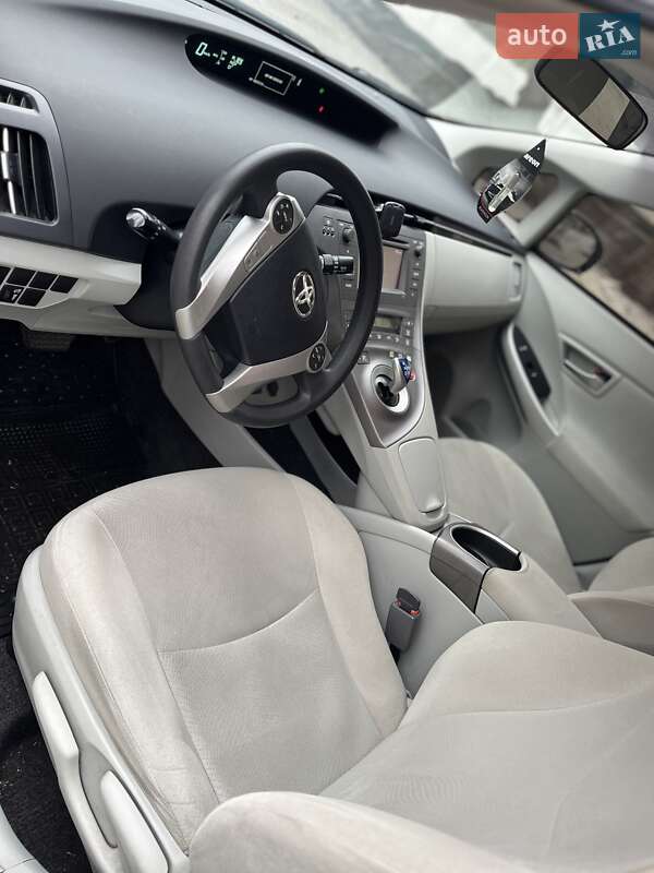 Хетчбек Toyota Prius 2014 в Дніпрі