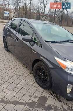 Хэтчбек Toyota Prius 2013 в 