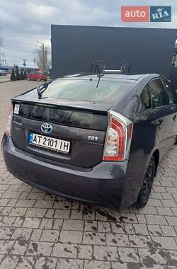 Хэтчбек Toyota Prius 2013 в 