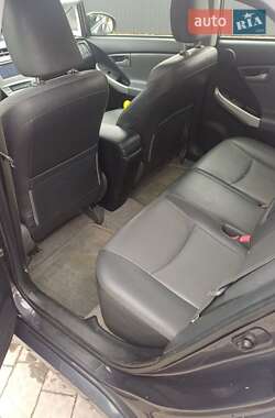 Хэтчбек Toyota Prius 2013 в 