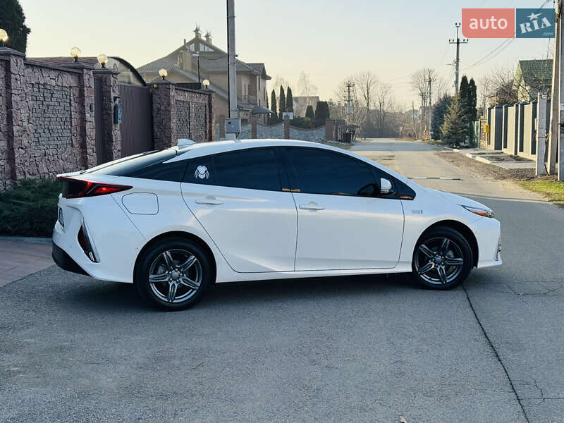 Хетчбек Toyota Prius 2017 в Києві
