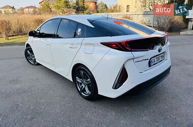 Хэтчбек Toyota Prius 2017 в Киеве