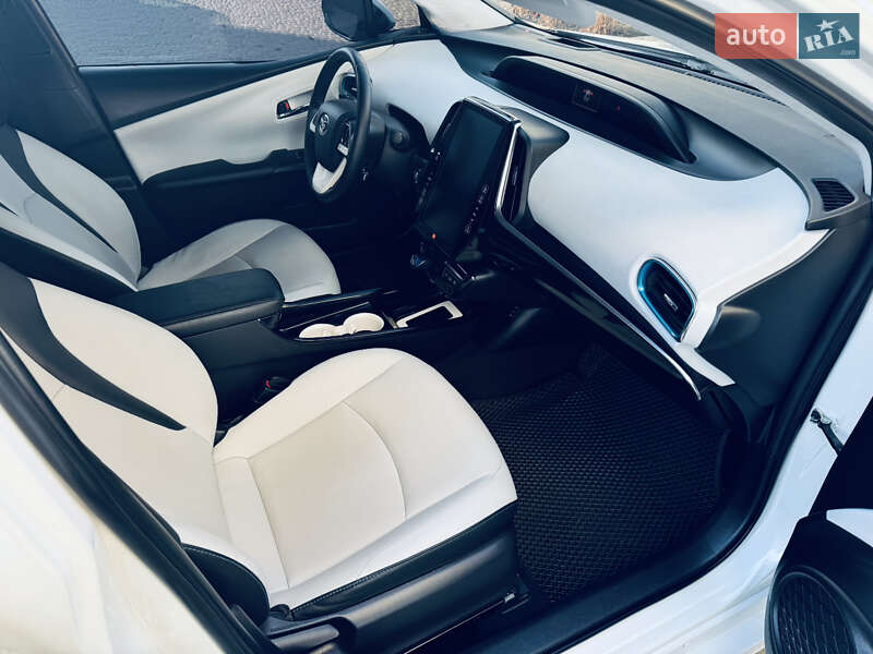 Хетчбек Toyota Prius 2017 в Києві