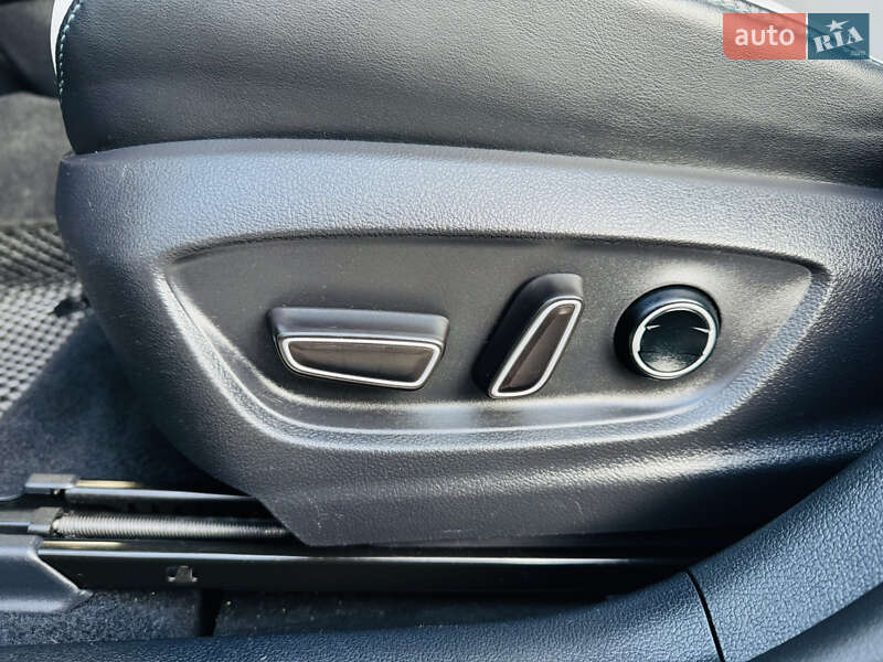 Хетчбек Toyota Prius 2017 в Києві