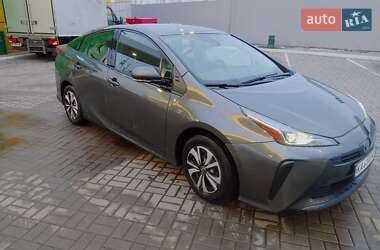 Хэтчбек Toyota Prius 2018 в 