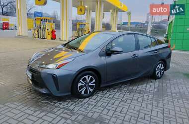 Хэтчбек Toyota Prius 2018 в 