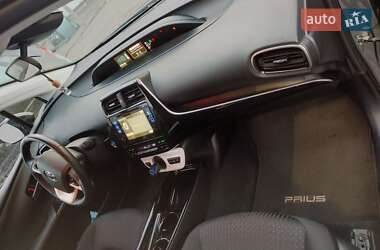 Хэтчбек Toyota Prius 2018 в 