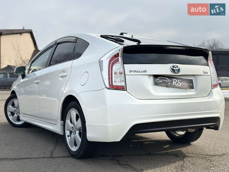 Хэтчбек Toyota Prius 2015 в Киеве