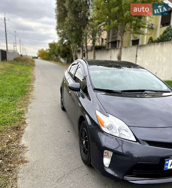 Хетчбек Toyota Prius 2014 в Дніпрі