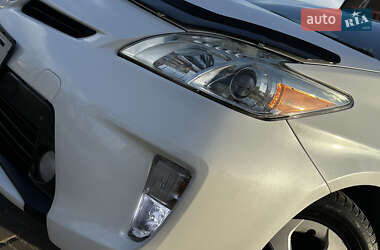 Хэтчбек Toyota Prius 2012 в 